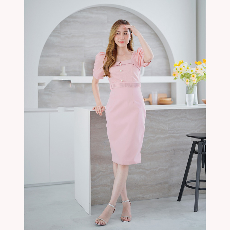 kudapy เดรสสั้นสีชมพู/สีขาว กระโปรงเข้ารูปมีกระดุมกลางอก