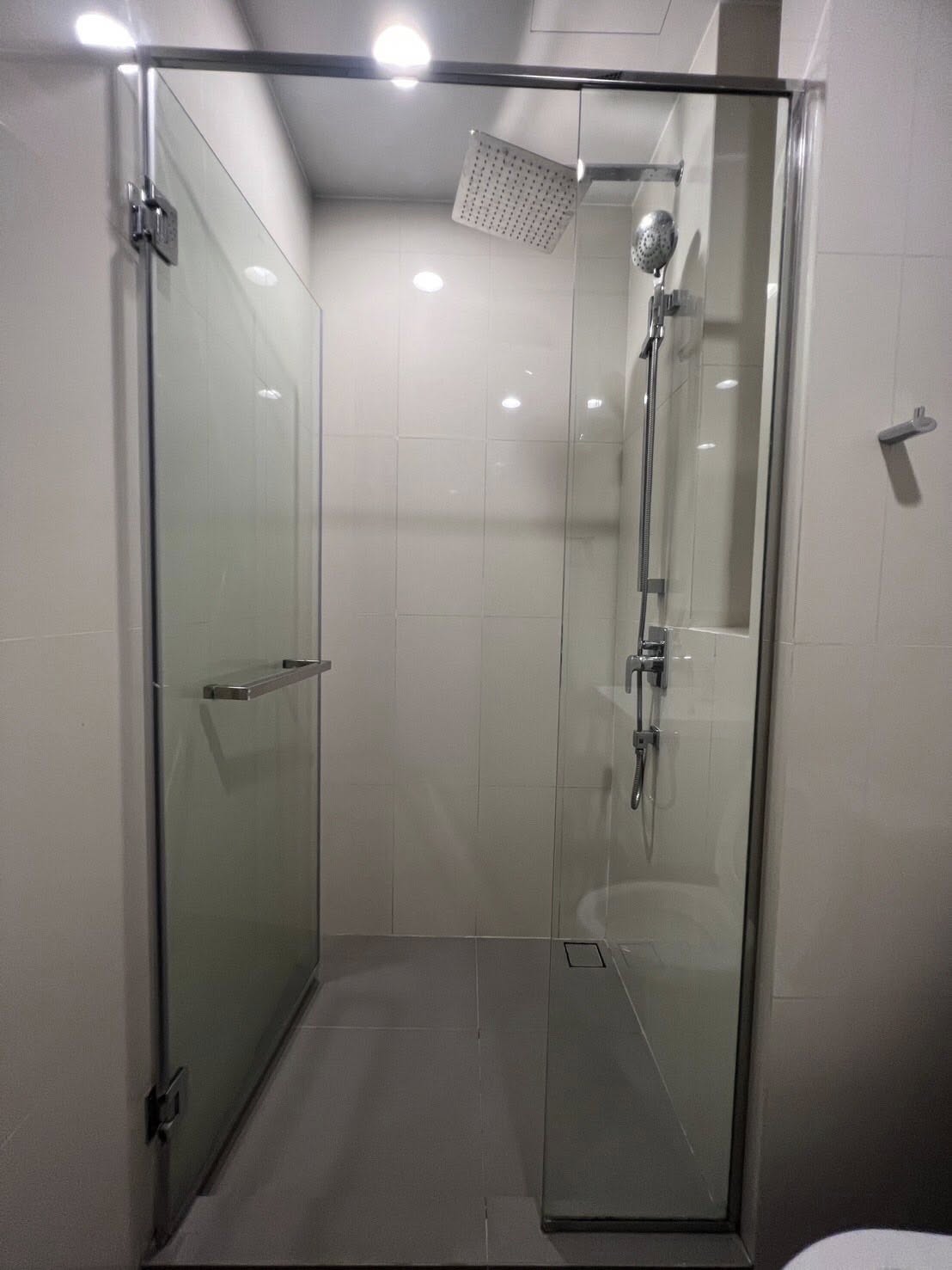 คอนโด Oka Haus Sukhumvit 36 (โอกะ เฮ้าส์ สุขุมวิท 36) High Rise โซนพื้นที่ ถนนพระราม4 ใกล้ BTS ทองหล่อ ให้เช่าห้องแบบ 1ห้องนอน 1ห้องน้ำ ขนาดห้อง 27 ตรม. ชั้น 23