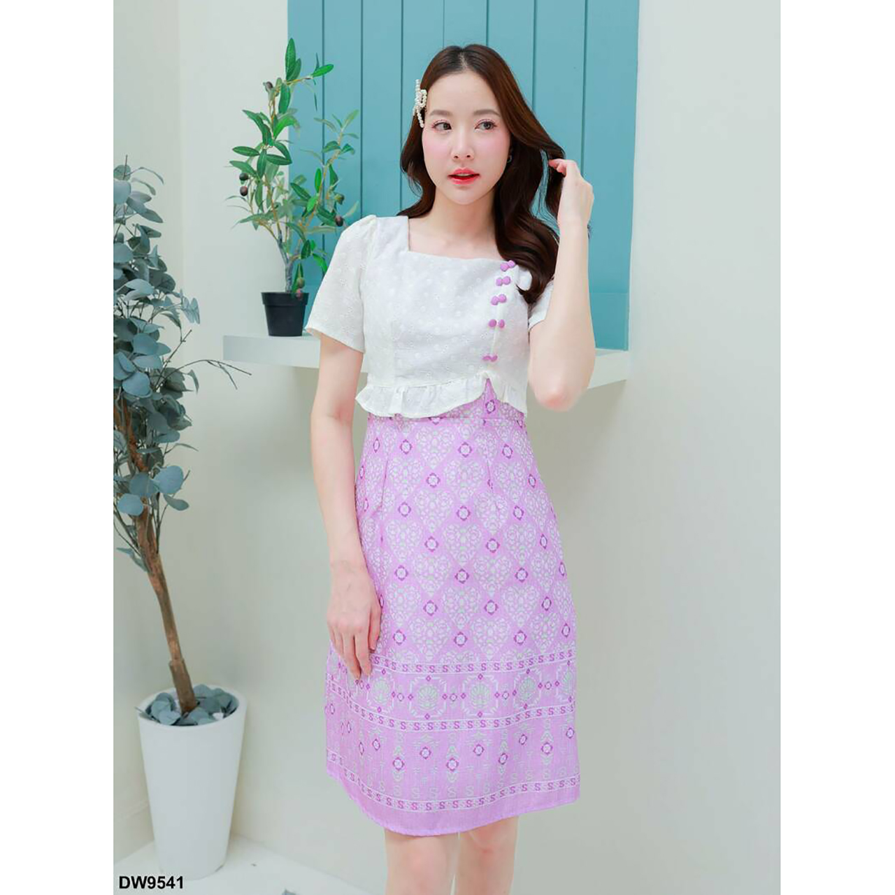 kudapy เดรสคอเหลี่ยมเสื้อลายปักแต่งกระดุม