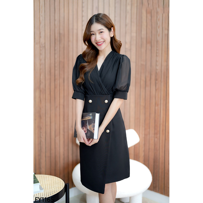 kudapy เดรสสั้นสีขาว/สีดำ จีบอกแขนจั๊มแต่งกระดุม ผ้าเบาใส่สบายสวยดูดีน่ารักมากๆ