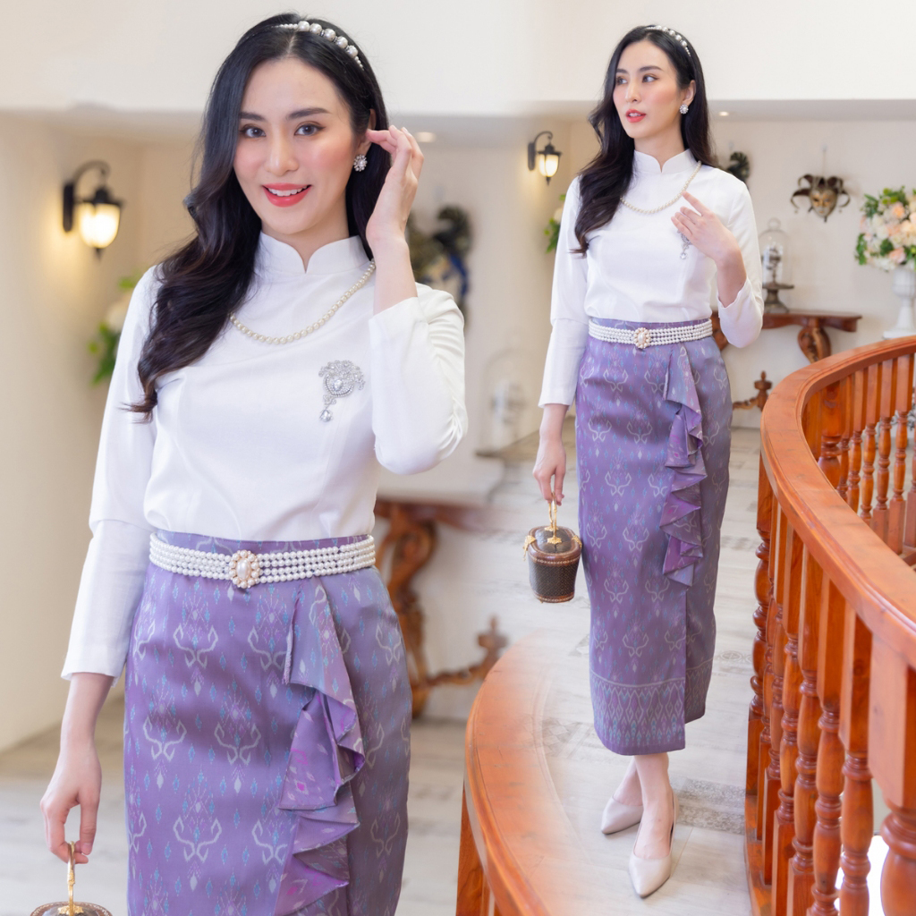 kudapy ชุดออกงาน เสื้อผ้าไหมสีขาว แพรทิพย์ ทรง ร.5 ผ้าถุงแต่งระบาย หน้าลายเชิงเทียนจันทร์วาด
