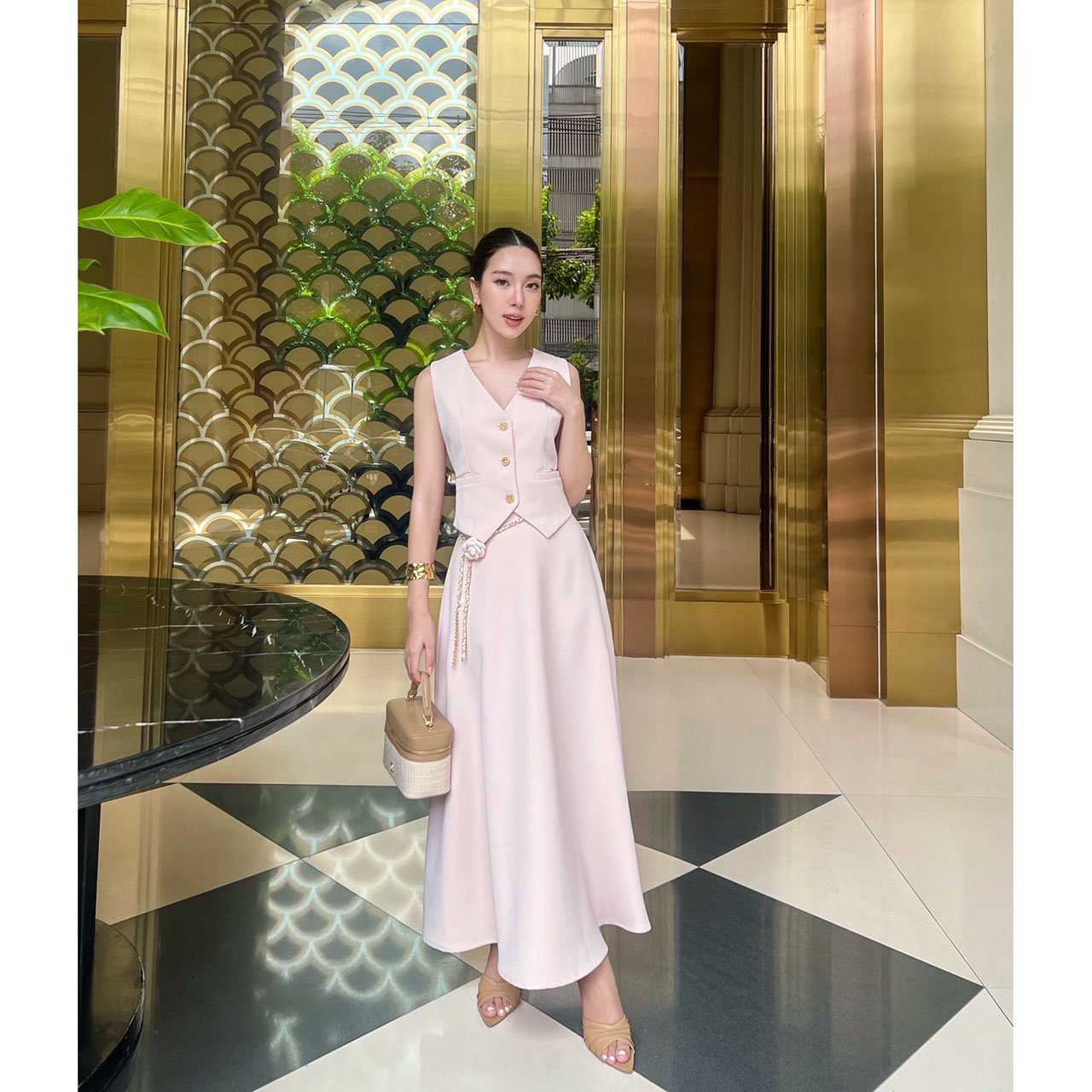 kudapy เซ็ท 3 ชิ้น เสื้อ Vest+กระโปรงยาว+เข็มขัด เสื้อกับกระโปรงเราใช้ผ้าเดียวกัน มีเชือกผูกด้านหลังเพื่อปรับ