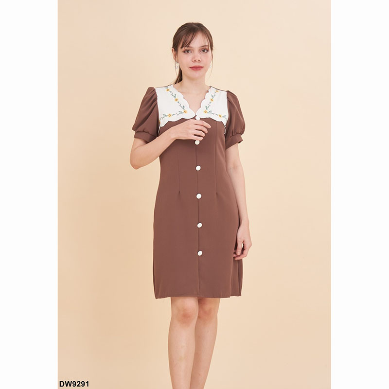 kudapy เดรสสั้นสีแดง/สีน้ำตาล/สีกรม อกปักลูกไม้แขนจั๊ม ใส่สบายสวยดูดี