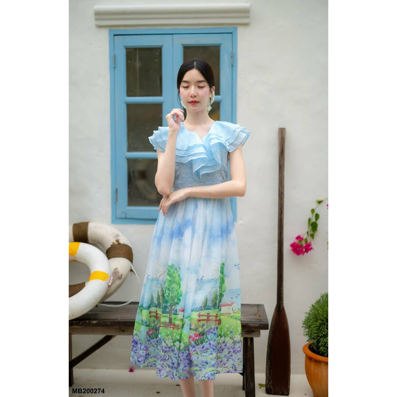 kudapy เดรสยาวสีฟ้า เดรสกระโปรงอัดพลีท แต่งลายสีสัน สวยดูดี