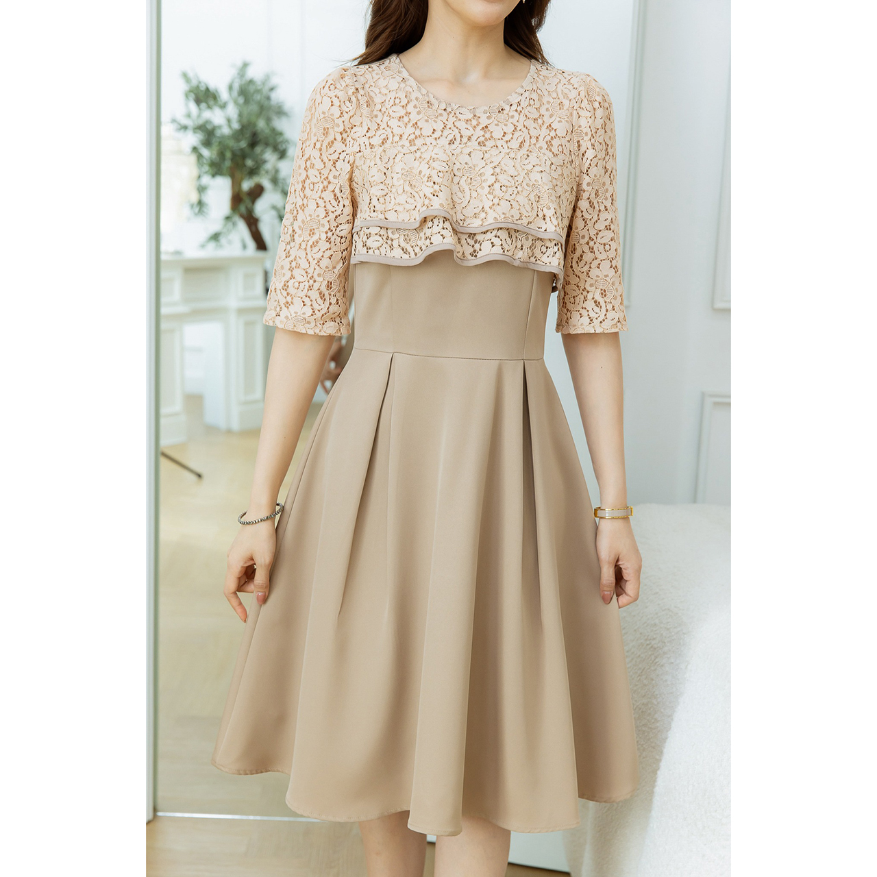 kudapy เดรสสั้นสีชมพูกะปิ/สีน้ำตาล อกลูกไม้ระบายสองชั้นกุ้นขอบ ตัดต่อผ้าพื้นกระโปรงทวิส สวยหวานเรียบร้อ