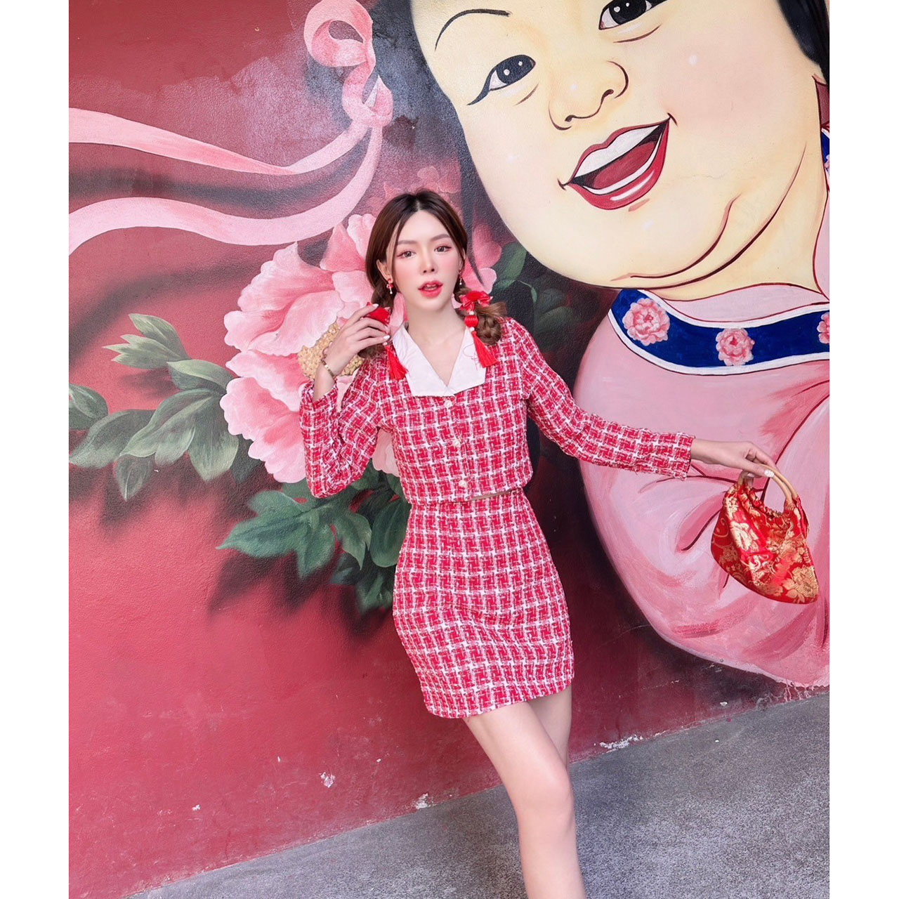 kudapy เซตสีแดงแขนยาว ผ้าทวิต ช่วงอกแต่งคอปก งานผ้าสวย ลายสวย