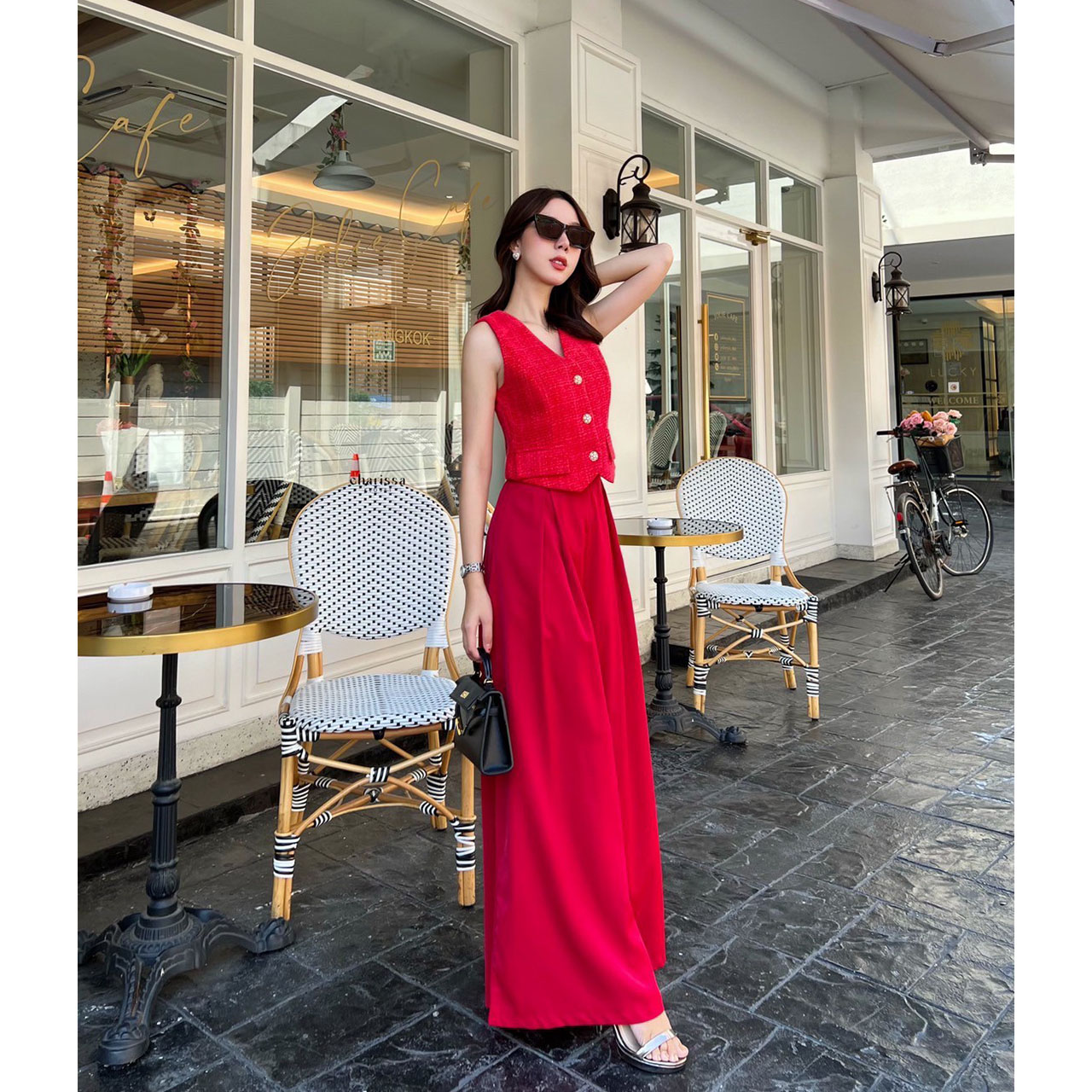 kudapy เซ็ทเสื้อสีแดง แขนกุดผ้าทวิตกระดุมทองเข้ารูป กางเกงขายาวทรงปล่อย ใส่ทำงานหรือไปคาเฟ่ได้ทุกลุคจ