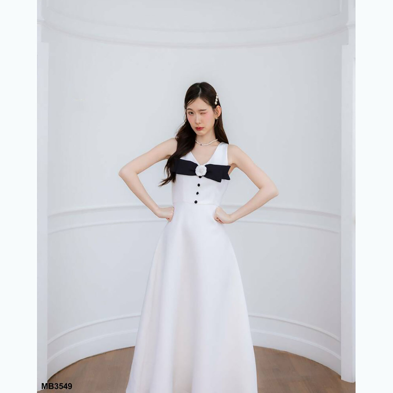 kudapy เดรสยาวสีขาว/สีชมพู+โบว์ดอกไม้ติดอกใส่เที่ยว ออกงานสวยดูดี