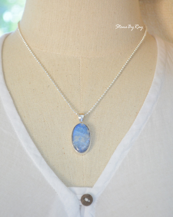 จี้เงินหินเรนโบว์มูนสโตน(Rainbow Moonstone)