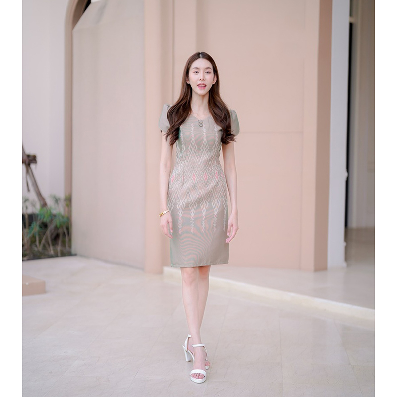 kudapy เดรสสั้นสีฟ้า/สีเขียว/สีชมพู ผ้าทอลายสวยๆ คอหัวใจ แขนกลีบบัว แต่งกระดุมปั๊มทรงสอบ สวยปังสุดๆ