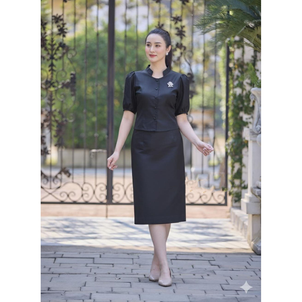 kudapy ชุดเซ็ทผ้าไหมจิตรลดาสีดำ ดีเทลแขนพองเล็กน้อยเพิ่มความอ่อนหวาน ผ้าไหม 4 เส้น