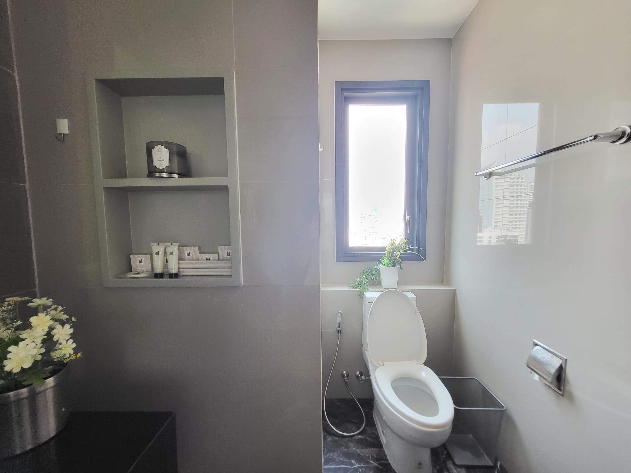 ให้เช่าคอนโด Edge Sukhumvit 23 (เอดจ์ สุขุมวิท 23) ห้องใหญ่ขนาด 45 ตรม.