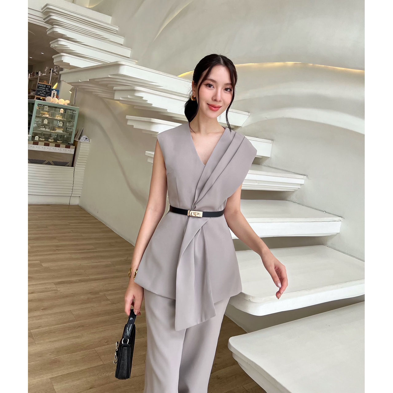 kudapy ชุดเซ็ทเสื้อแขนกุด+กางเกงขายาว ตัวเสื้อออกแบบเย็บจับจีบยาวด้านหน้า ซิปด้านหลัง มีซับในอย่างดี