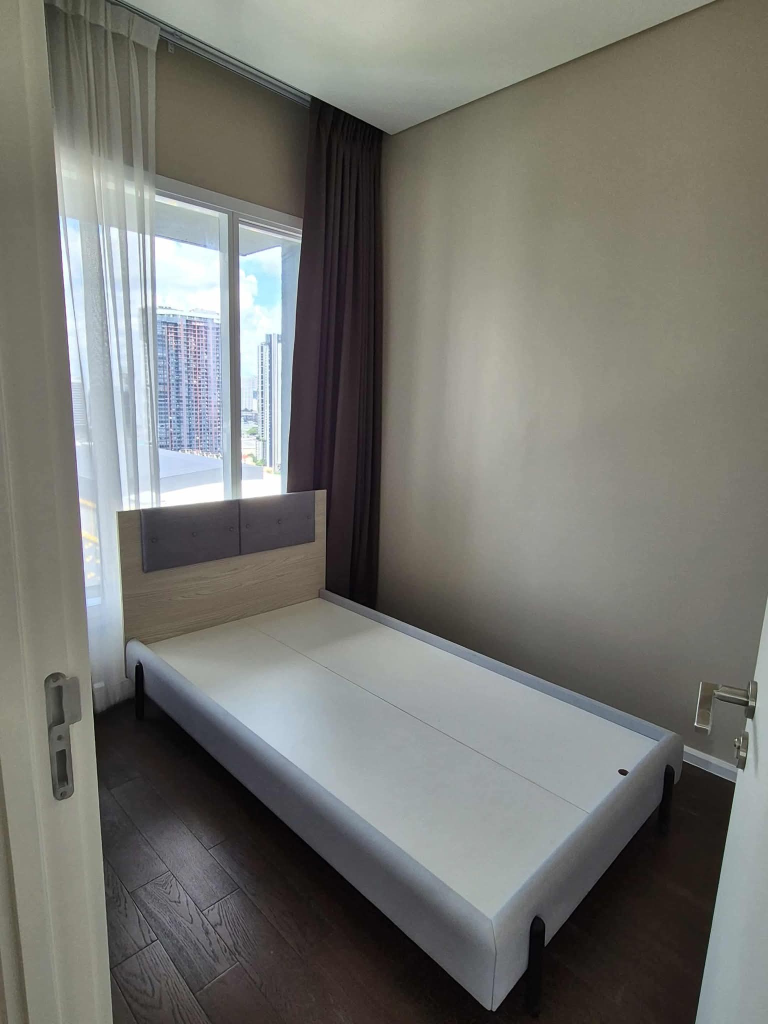 ให้เช่าคอนโด The Saint Residences (เดอะ เซนต์ เรสซิเดนซ์) โซน รถไฟฟ้า BTS ห้าแยกลาดพร้าว ห้องแบบ 2ห้องนอน / 2ห้องน้ำ ขนาดห้อง 57 ตรม. ชั้น 24