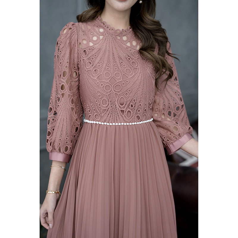 kudapy เดรสสั้นสีน้ำตาล/สีชมพู ดีไซน์แขนยาวจั้มปลายแขน งานแขนพองสวยกำลังดีคะ ช่วงกระโปรงเป็นผ้าชิฟฟ่อนอัดพลีทกระโปรงทรงเอ