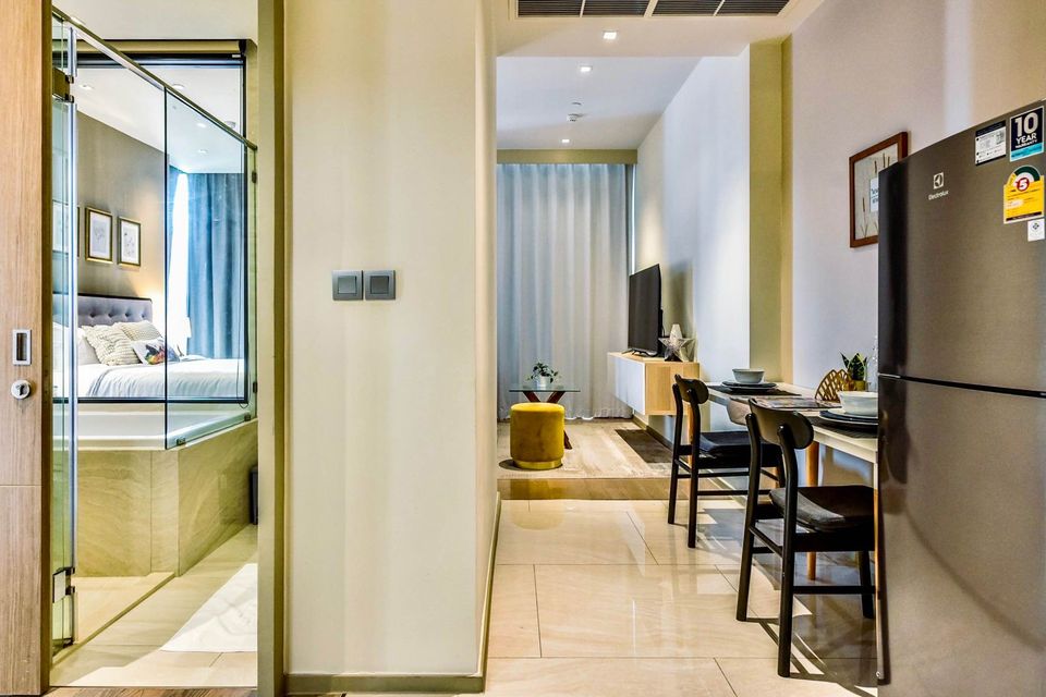 ให้เช่าคอนโด Ashton Silom (แอชตัน สีลม) - ห้องสวยหรูน่าอยู่ตกแต่งเฟอร์ครบห้องใหญ่ใกล้จุฬาและ Central สีลม - การเดินทาง: รถไฟฟ้า BTS ช่องนนทรี 350 เมตร