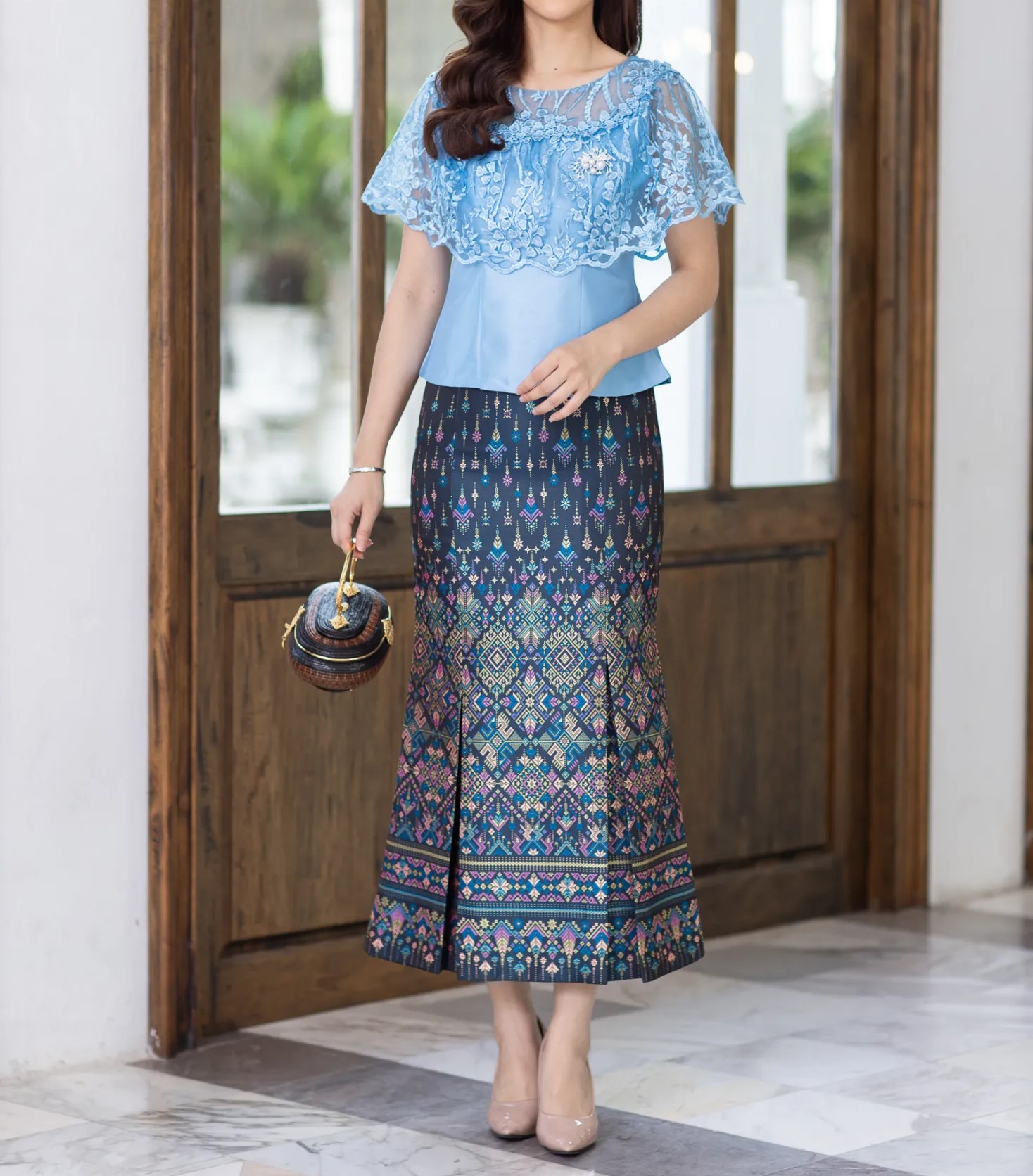 kudapy ชุดเซ็ทไทยประยุกต์เสื้อสีฟ้าอ่อน +ผ้าถุงไหมทอลายไทย ทรงตรง และทรงหางปลา สีเขียวน้ำทะเล ใส่ออกงานสวยดูดี งายสวยมาก