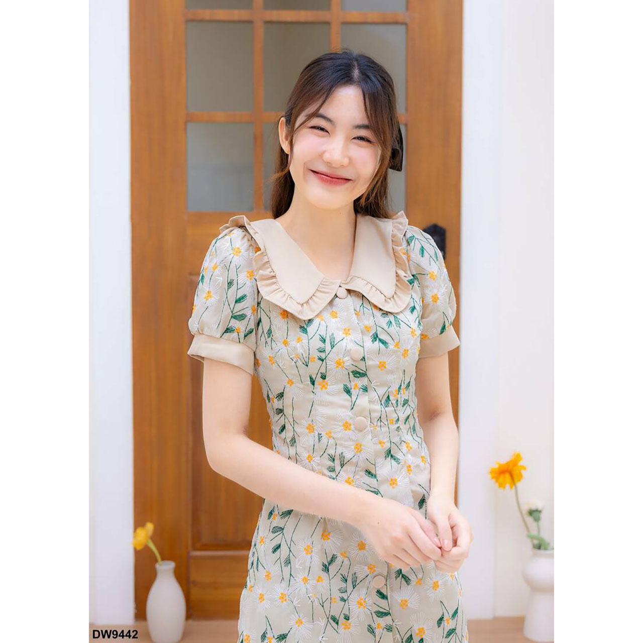 kudapy เดรสสั้นสีแดง/สีชมพู/สีครีม ผ้าเดซี่คอบัวปักดอก