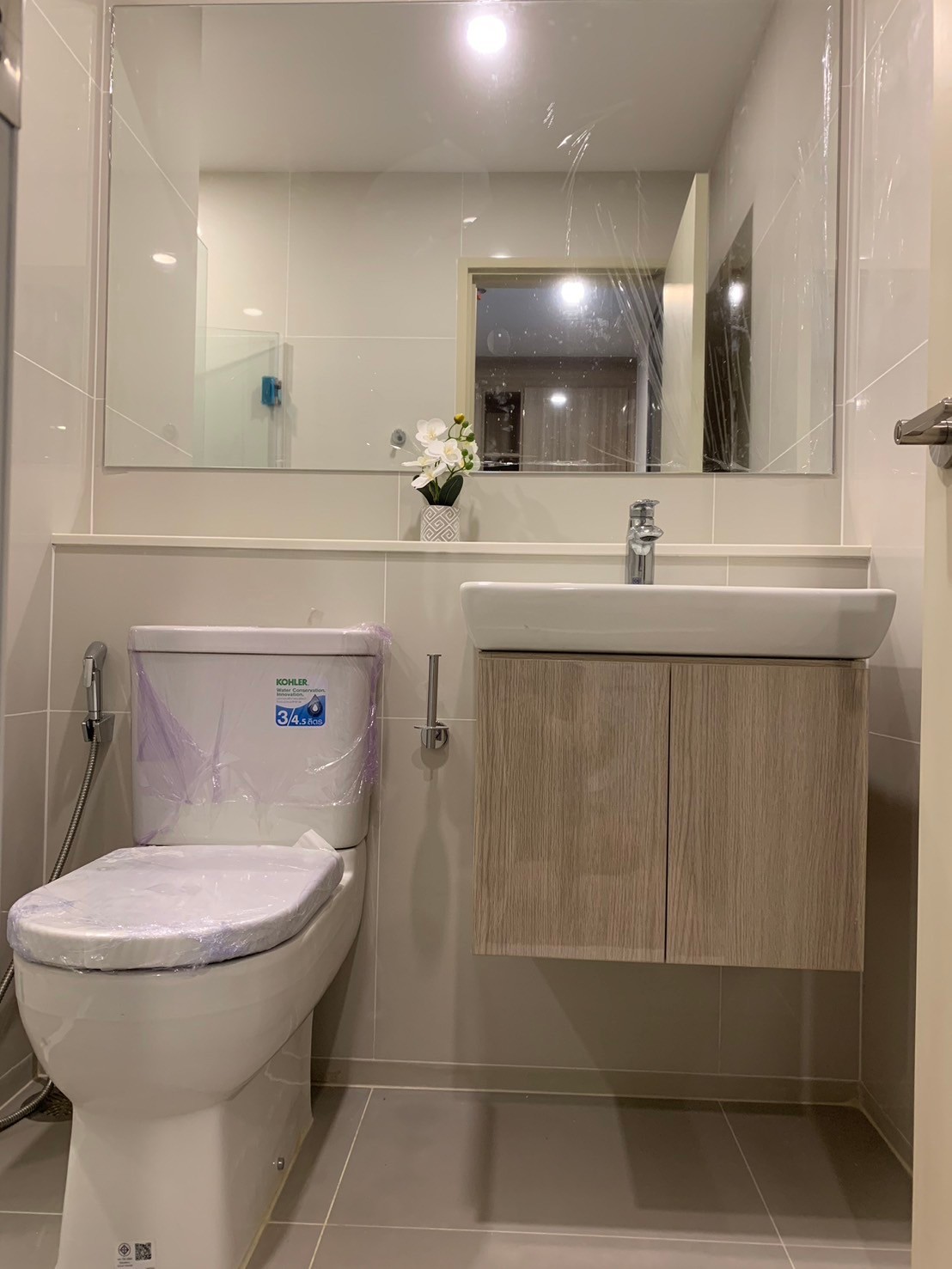 สนใจชมห้องติดต่อได้เลย Line ID: Smile-easy ปล่อยเช่าคอนโด Life Rama 4-Asoke (ไลฟ์ พระราม 4 – อโศก) - Studio 1ห้องน้ำ 1ห้องครัว - ใกล้ MRT ศูนย์สิริกิตติ์ - ขนาดห้อง 26.7 ตรม. ชั้น 21