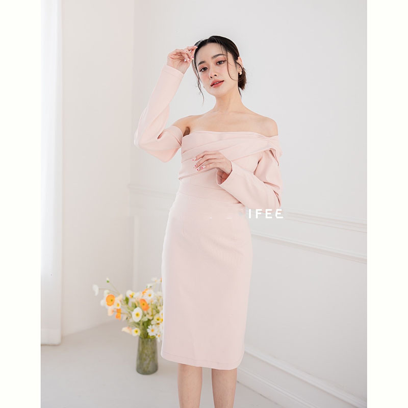 kudapy เดรสสั้นสีเทาอมเขียว , ฟ้าเข้ม , ชมพู ปาดไหล่ ดีเทลแต่งแขนยาว ให้ลุคไฮโซสุดด ขอบอกว่าสวยทุกสี ใส่แล้วขับผิวเว่อ