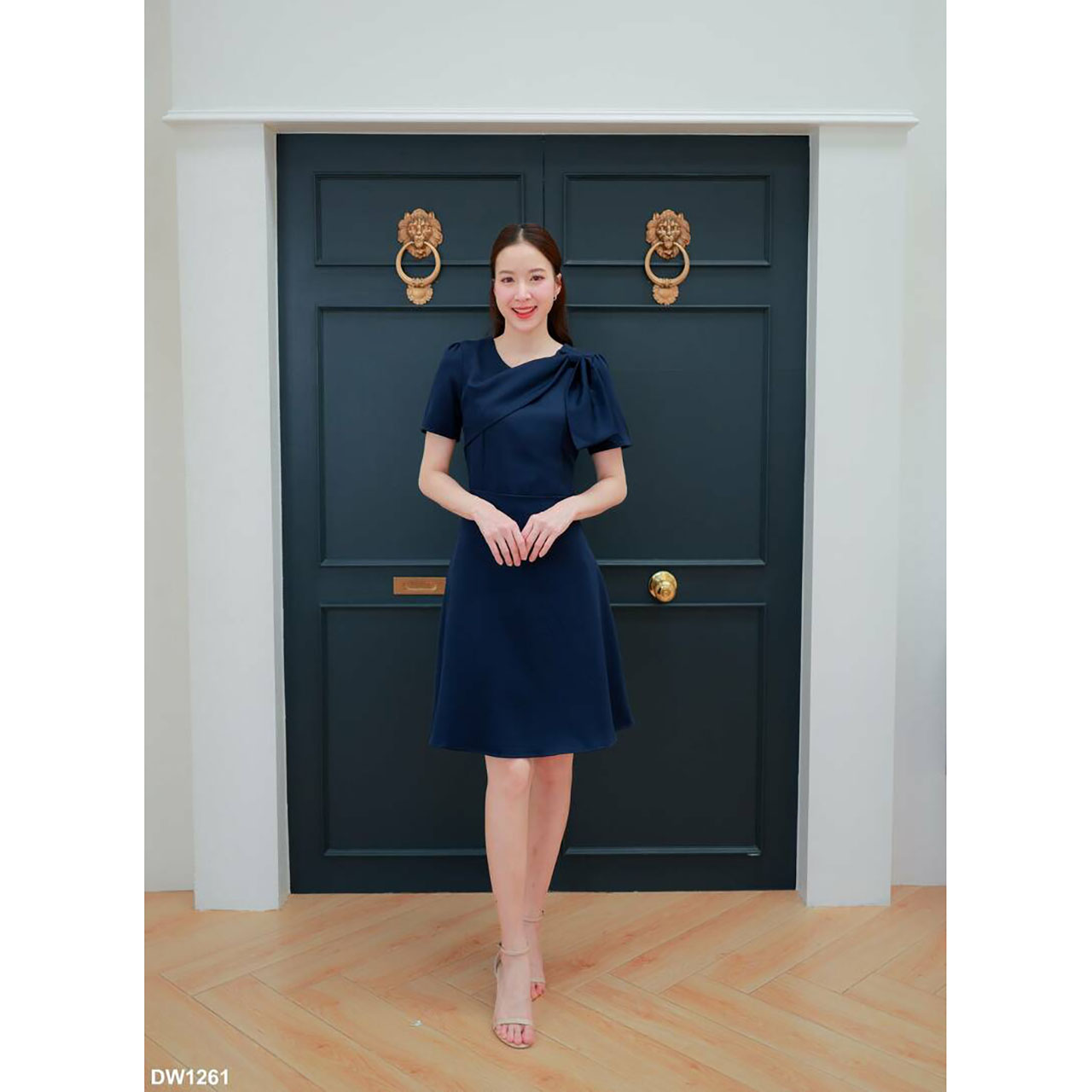 kudapyเดรสสั้นสีชมพู/สีกรม/สีขาว กระโปรงทรงบานแต่งโบว์ไหล่