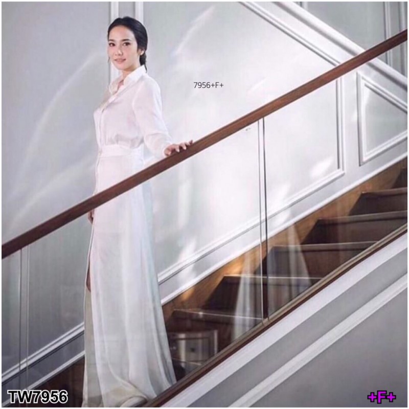 kudapy ชุดเดรสคอเชิ้ตยาวสีขาว เรียบหรูดูดี ชุดเดรสเชิ้ตสีขาวตัวยาว ทรงสวย แต่งผ่าด้านหน้าทำให้ช่วงขาดูเรียว