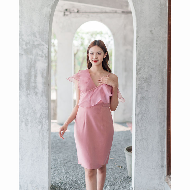 kudapy เดรสสั้นสีชมพู เดรสสั้นแต่งระบายผ้าไหมแก้ว แบบน่ารัก สวยๆ เรียบหรูดูแพง ชุดราตรี ชุดไปงานแต่งงาน ชุดออกงาน