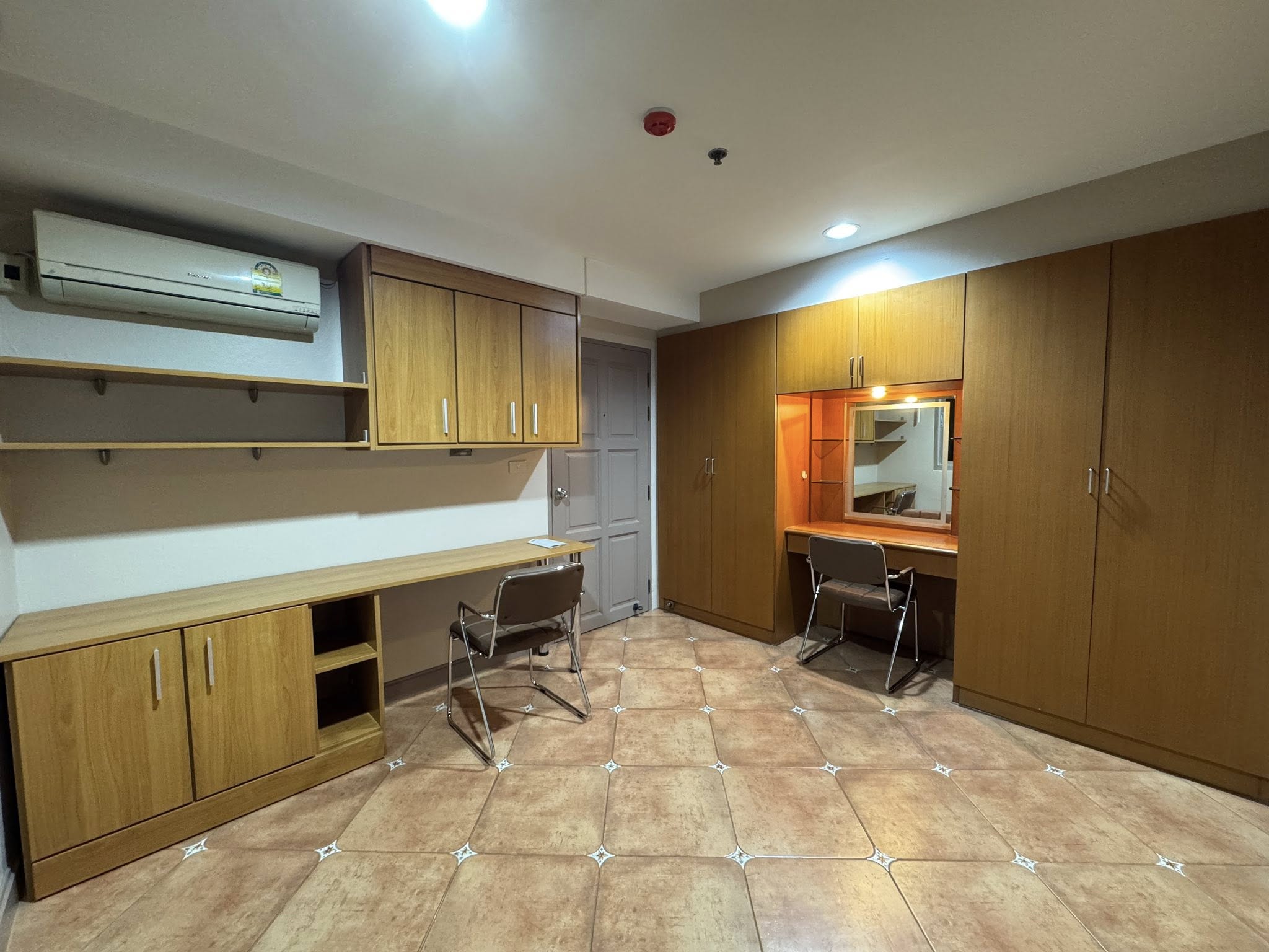 ให้เช่าคอนโด Silom Park View (สีลม พาร์ค วิว) High Rise โซนพื้นที่ BTS ศาลาแดง MRTสีลม ห้องแบบ 2ห้องนอน 1ห้องน้ำ ขนาดห้อง 41 ตรม. ชั้น 7