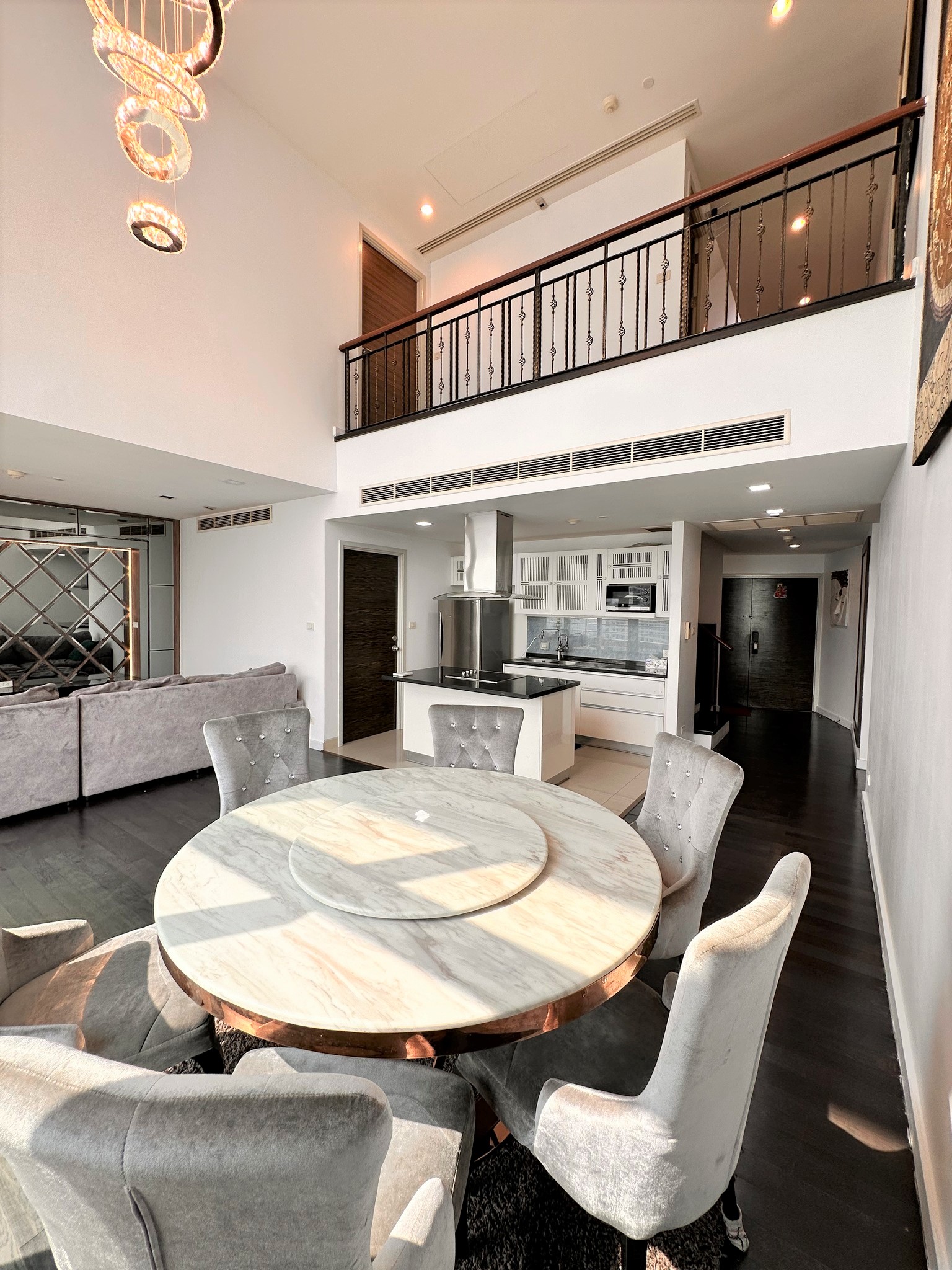 ปล่อยเช่าคอนโด Watermark Chaophraya (วอเตอร์มาร์ก เจ้าพระยา) - โซนพื้นที่ BTSกรุงธน ถนนเจริญนคร - Penthouse 3 ชั้น 3ห้องนอน 3ห้องน้ำ - ขนาดห้อง 265 ตรม. ชั้น 26,27,28 ตึก B