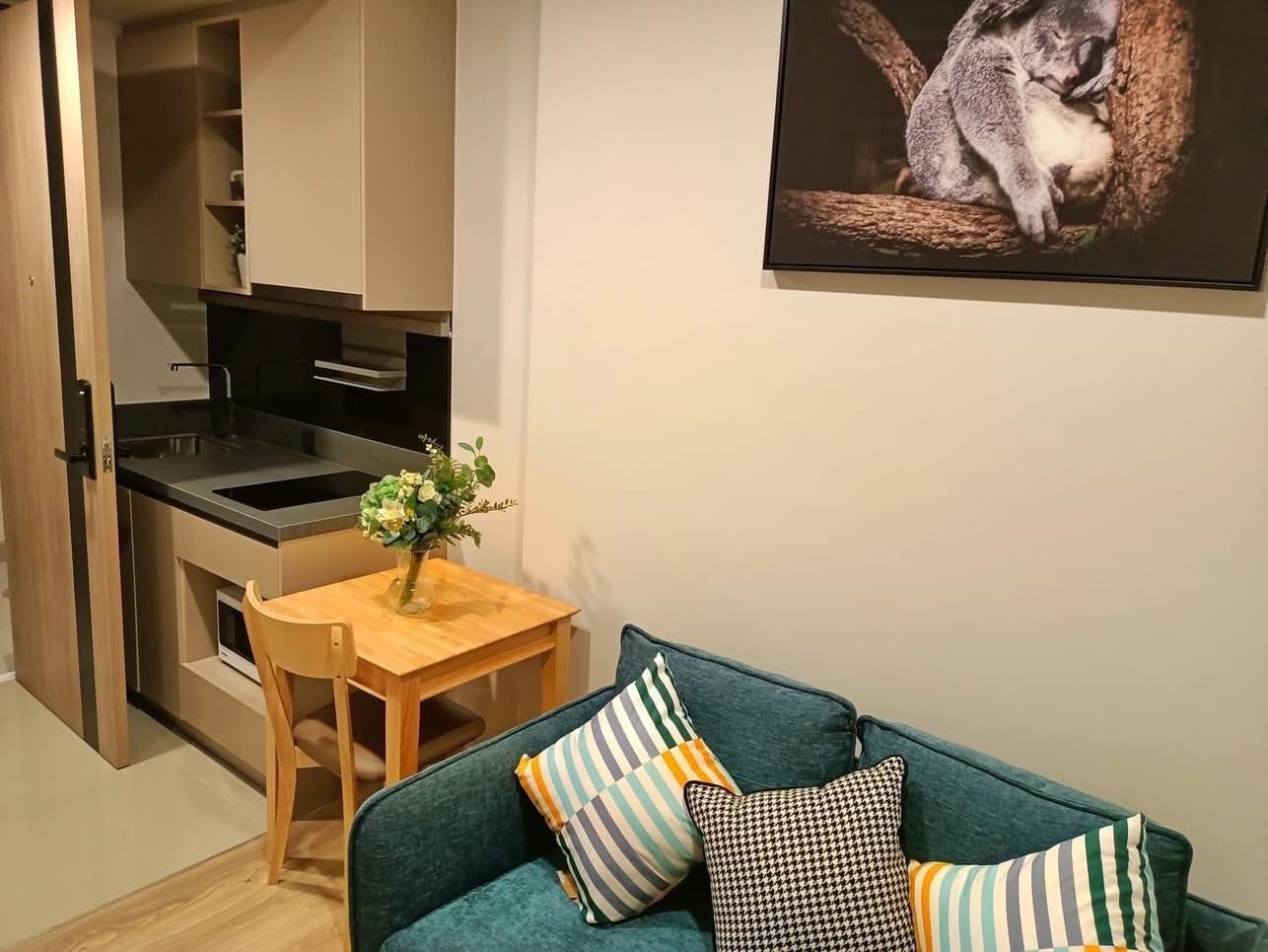 คอนโด Oka Haus Sukhumvit 36 (โอกะ เฮ้าส์ สุขุมวิท 36) High Rise โซนพื้นที่ ถนนพระราม4 ใกล้ BTS ทองหล่อ ให้เช่าห้องแบบ 1ห้องนอน 1ห้องน้ำ ขนาดห้อง 27 ตรม. ชั้น 23