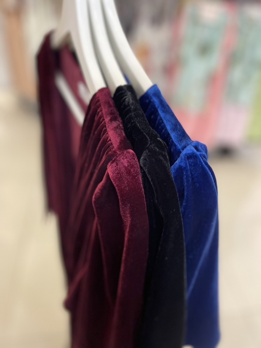 kudapy Maxi เดรสยาวสีดำ/สีแดงเบอกันดี/สีน้ำเงิน กำมะหยี่ นิ่มเนื้อหนา ดีเทลคอวี แขนระฆัง