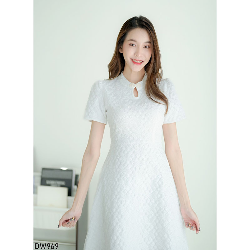 kudapy เดรสสั้นสีขาว/สีน้ำตาล ผ้าทอลายนูนแขนตุ๊กตา