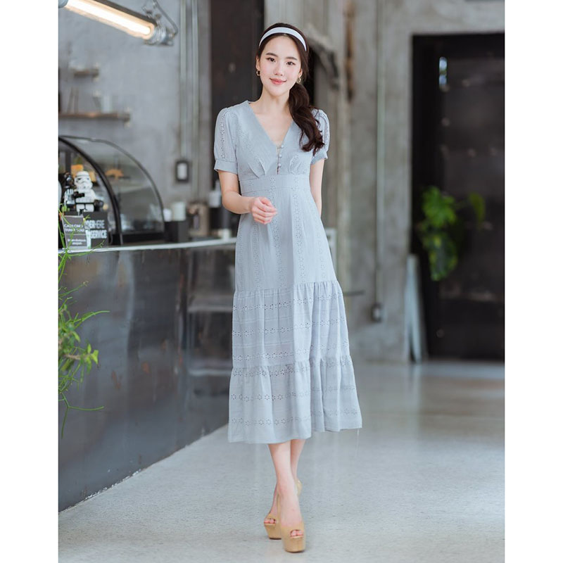 kudapy เดรสยาวคอวีแขนสั้นสีชมพู,สีเทา คอวีลายดอกจุดแต่งประโปรงชั้นลาย