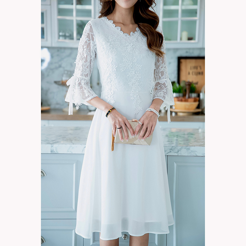 kudapy เดรสสั้นสีชมพู/สีขาว/สีดำ ดีไซน์ช่วงบนเป็นผ้าลูกไม้เนื้อบางเสริมซับในอย่างดีสวยหรูหรา มีดีเทลตกแต่งช่วงเสื้อด้วยลูกไม้หวานๆ