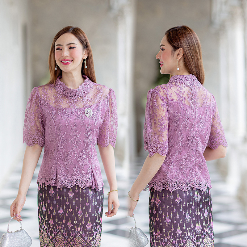 kudapy (เฉพาะเสื้อ) เสื้อลูกไม้สีน้ำตาล/สีขาว/สีม่วง/สีน้ำเงิน/สีเขียว/สีดำ เสื้อใช้ผ้าลูกไม้ใยบวบคอกลม แขนสั้น ลูกไม้แน่นทั้งตัว ตัวเสื้อมาพร้อมซับในเนื้อดีในตัว