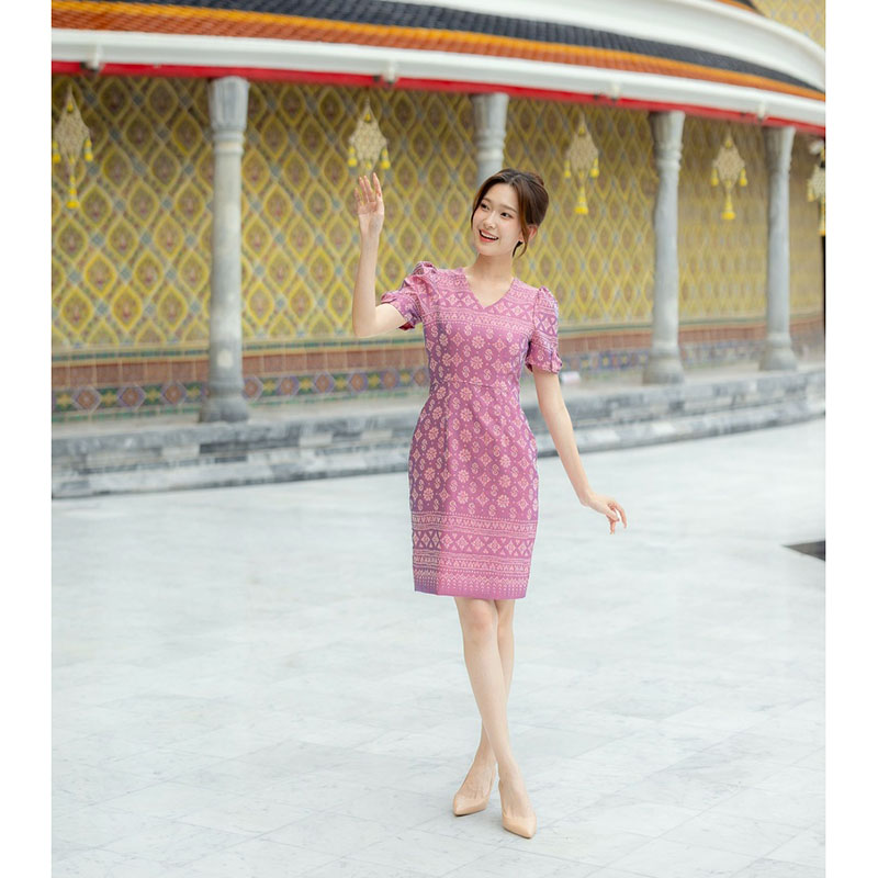 kudapy เดรสสั้นสีชมพู/สีม่วง ผ้าไทยลายตัวเอสคอวี