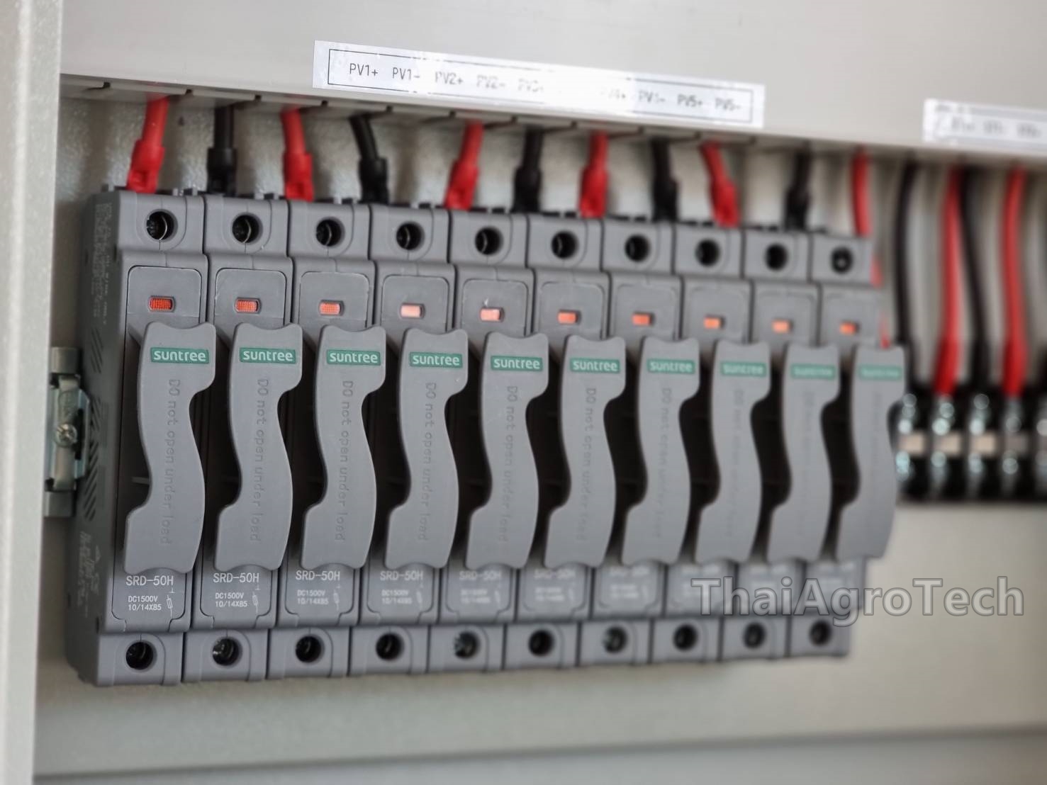 ตู้คอมบายเนอร์ DC Combiner Box 40kW-100kW DC 5string HV 1200Vdc ดีซีแรงดันสูง 5 สตริง สำหรับระบบโซล่าเซลล์