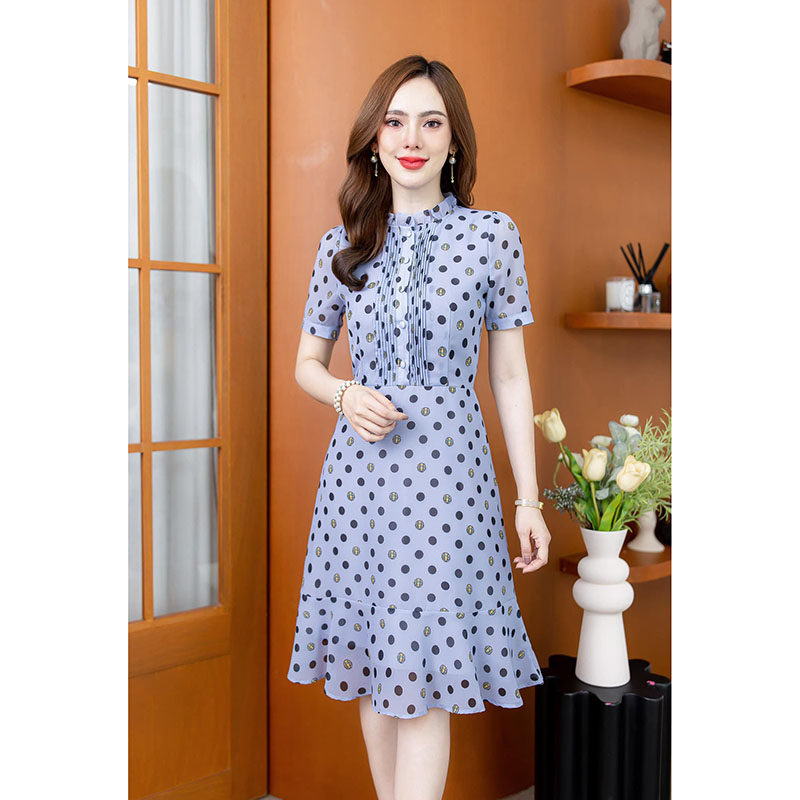 kudapy เดรสสั้นสีเทาอมฟ้า/สีครีมอมน้ำตาล ชีฟองพิมพ์ลายสวยเก๋ มีดีเทลงานสวยปราณีต มากๆค่ะช่วงอกเย็บเป็นเกล็ดแนวตั้งระหว่างกระดุม กระดุมเปิดใช้ได้จริง