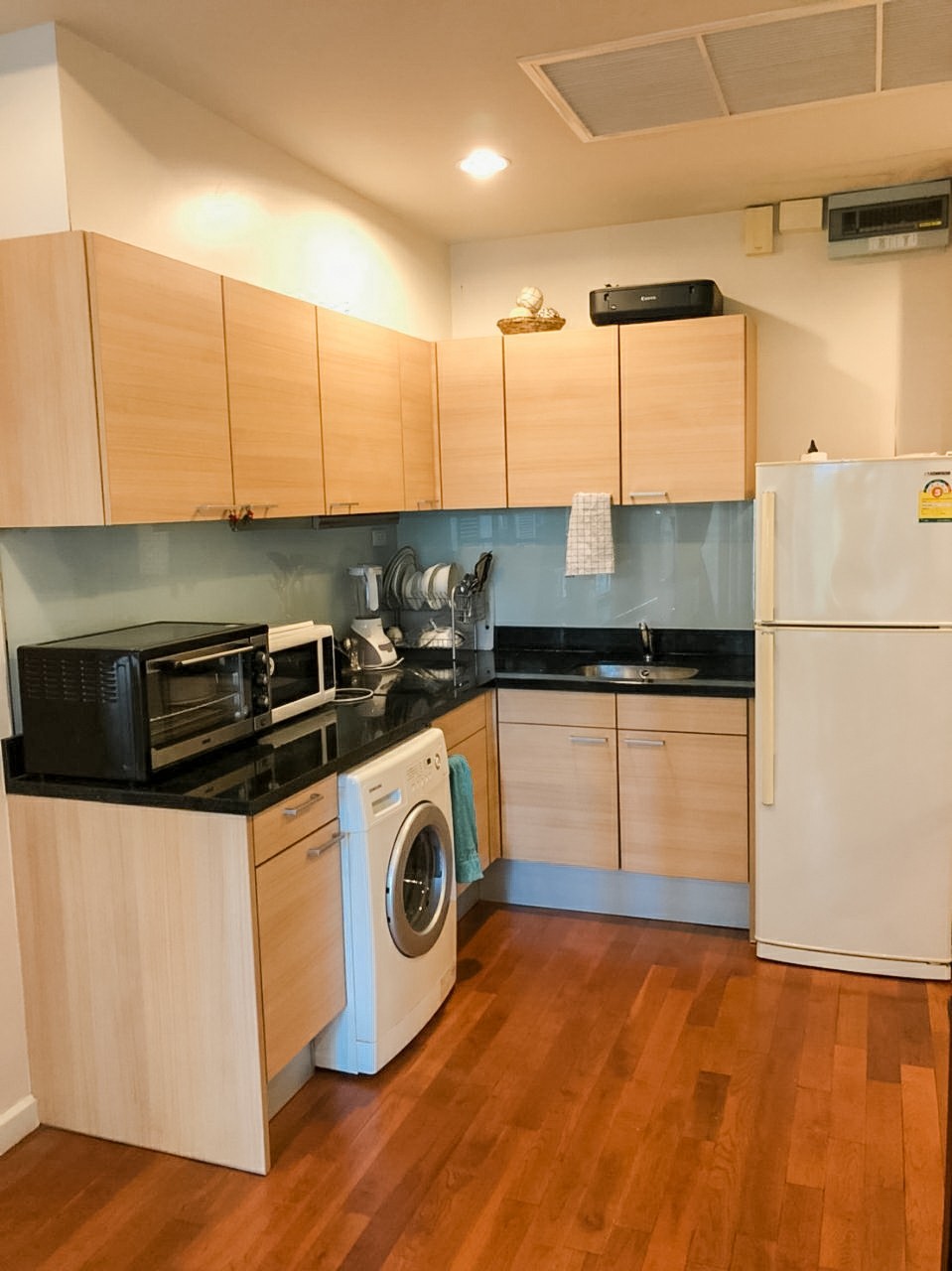 ขายห้องตกแต่งสวย build-in เฟอร์นิเจอร์และเครื่องใช้ไฟฟ้าครบ สอบถามแอด Line ID : Smile-easy ที่ The Address Chidlom (ดิ แอดเดรส ชิดลม)