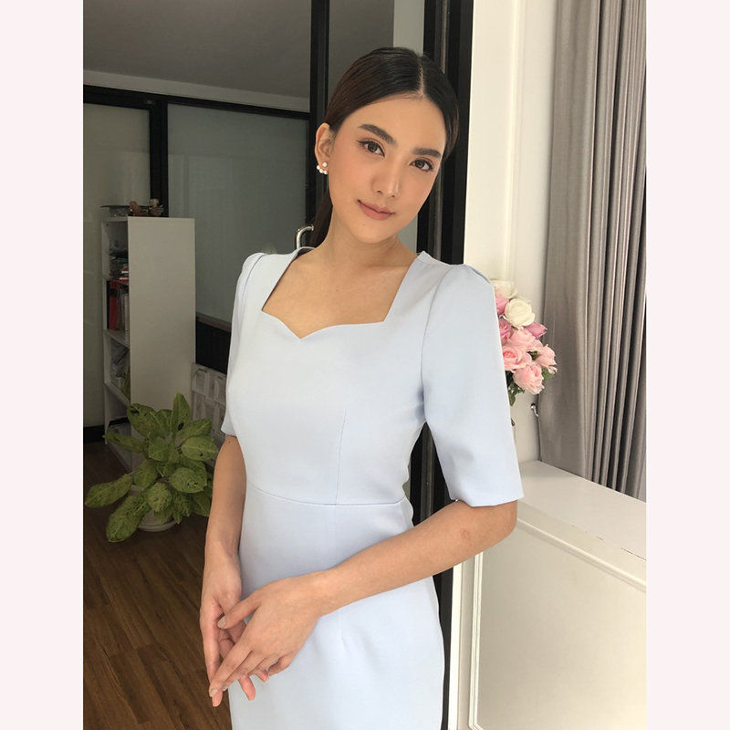 kudapy เดรสสั้นสีฟ้า/สีดำ เรียบหรูตามสไตล์สาว มีดีเทลคว้านคอเป็นรูปหัวใจ ให้ลุคสวยหวานชวนมอง