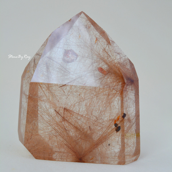 หินไหมเศรษฐีเจียรทรงผลึกแท่งคริสตัล(Red Rutilated Quartz)