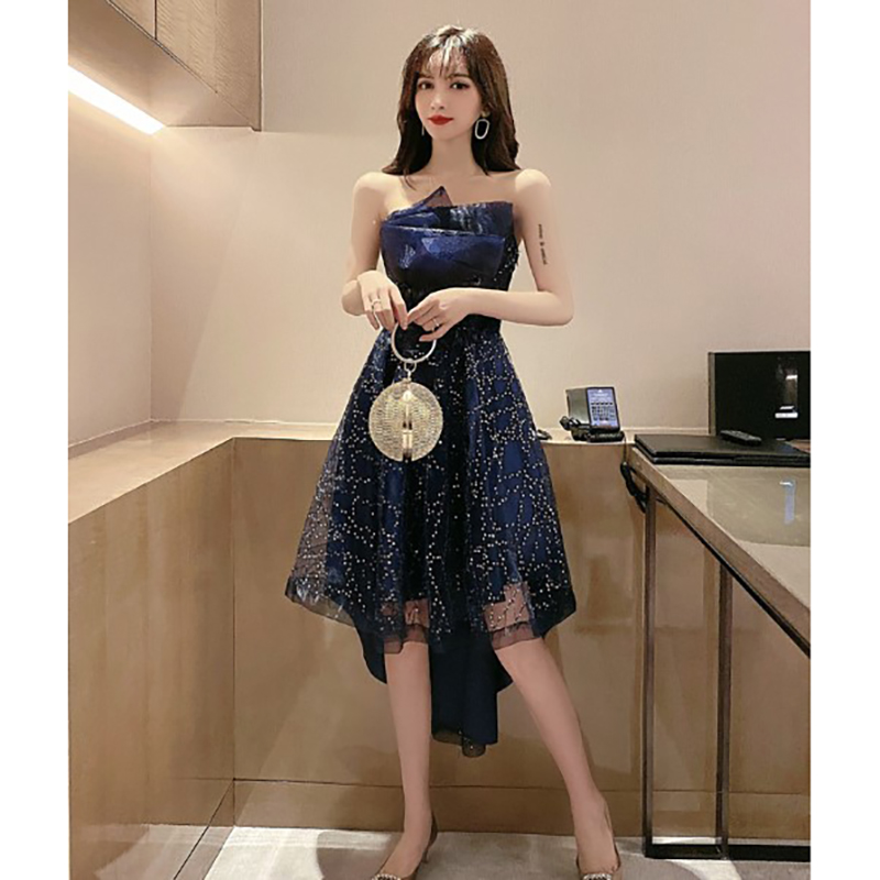 kudapy เดรสสีกรมท่า ออกงานเกาะอกหน้าสั้นหลังยาว ปักดอกไม้และปักเลื่อมเล็กๆทั่วตัวเดรส เอวสูงด้านหลังยืดได้ ซิปข้างลำตัว