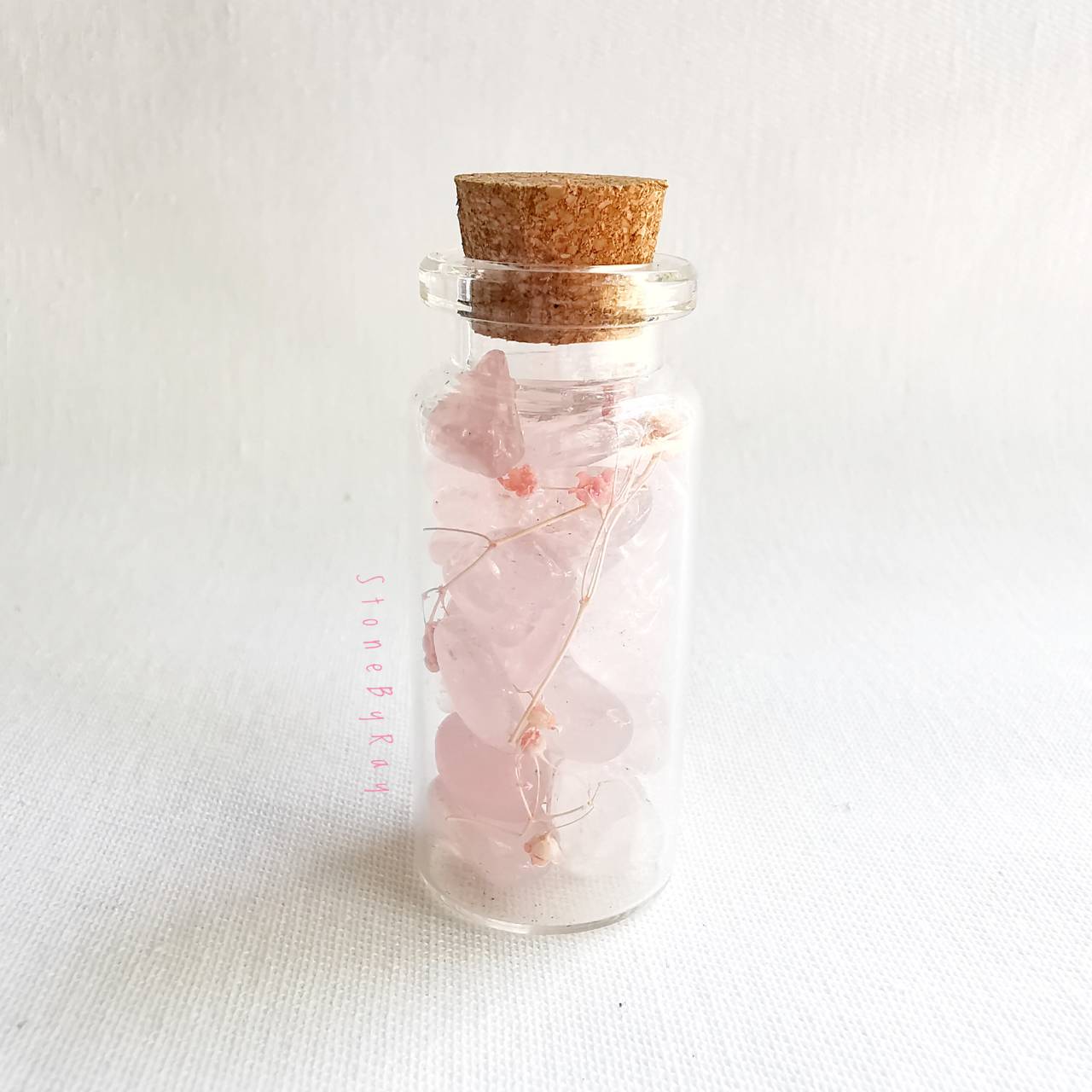 หินโรสควอตซ์ในขวดแก้ว Rose Quartz