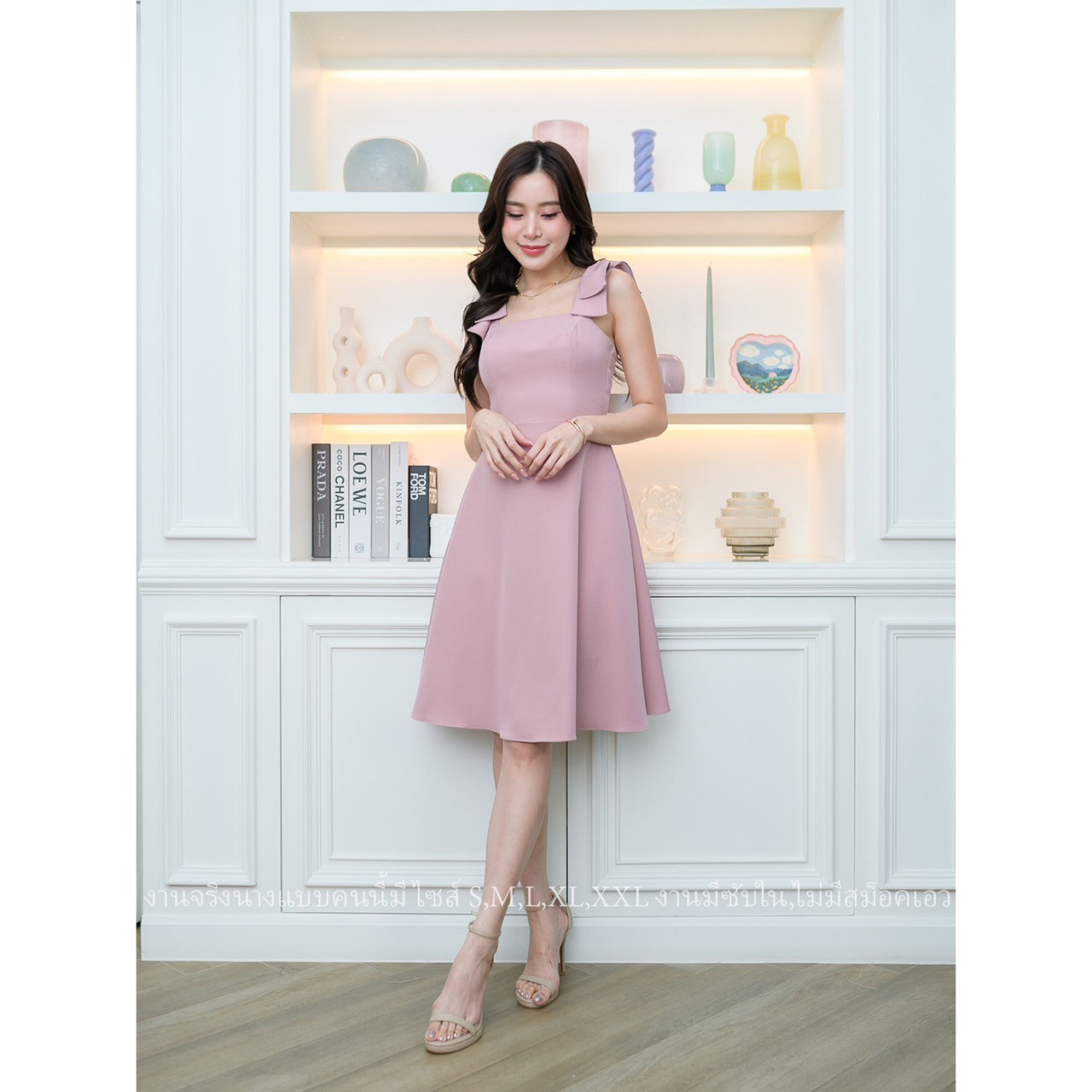 kudapy เดรสสั้นสีชมพู/สีขาว ไหล่โบว์ กระโปรงทรงบานคลุมเข่า