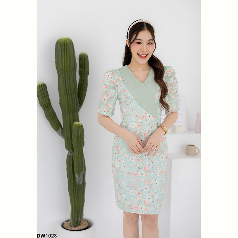 kudapy เดรสสั้นสีดำ/สีชมพู/สีดขียว ทรงสูทงานผ้าอัดลายดอก คอปก แต่งแขนพองตุ๊กตา