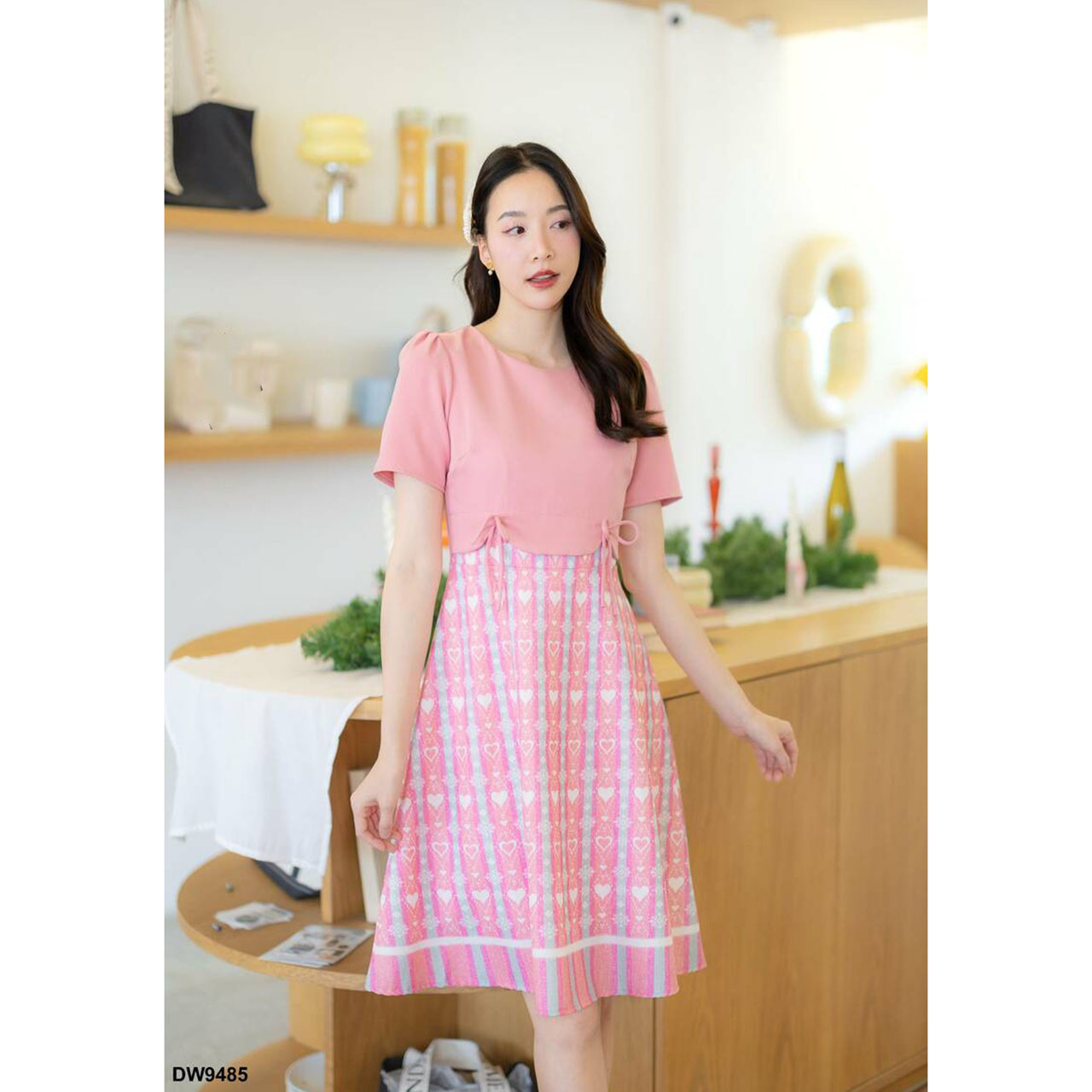 kudapy เดรสสั้นสีเหลือง สีชมพู สีกรม สีฟ้า ผ้าไทยลายหัวใจแต่งโบว์เอว