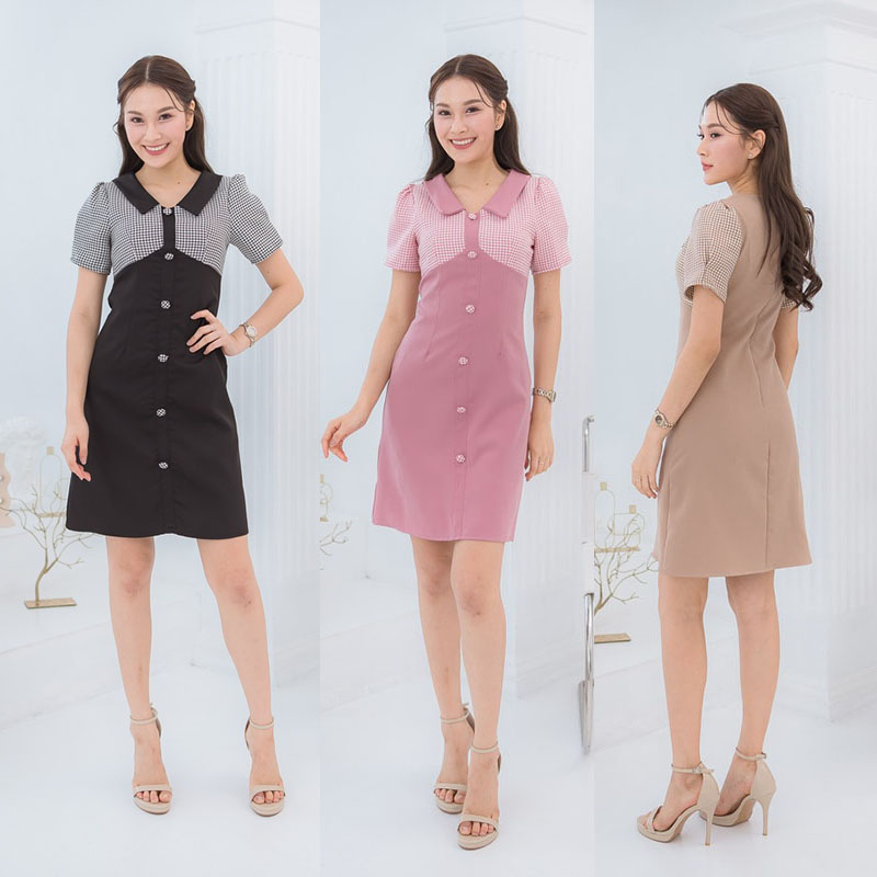 kudapy เดรสสั้นสีชมพู/สีน้ำตาล/สีดำ คอปกเข้าทรง ดีเทลติดกระดุม ผ้าเรียบตัดด้วยผ้าลายสก๊อตแบบคิวท์ๆ