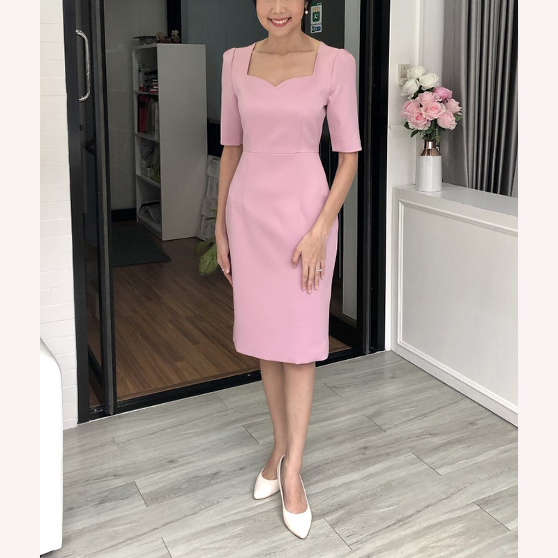 kudapy เดรสสั้นสีม่วง/สีชมพู/สีทอง เรียบหรูตามสไตล์สาว มีดีเทลคว้านคอเป็นรูปหัวใจ ให้ลุคสวยหวานชวนมอง