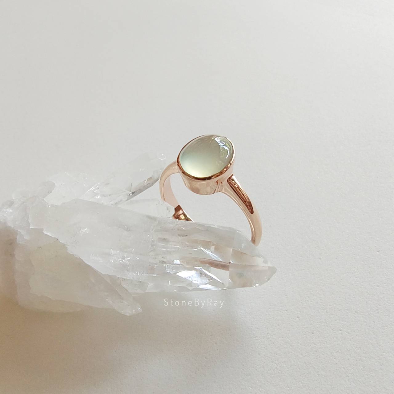 แหวนเงินชุบพิ้งโกลด์หินพรีไนท์ Prehnite