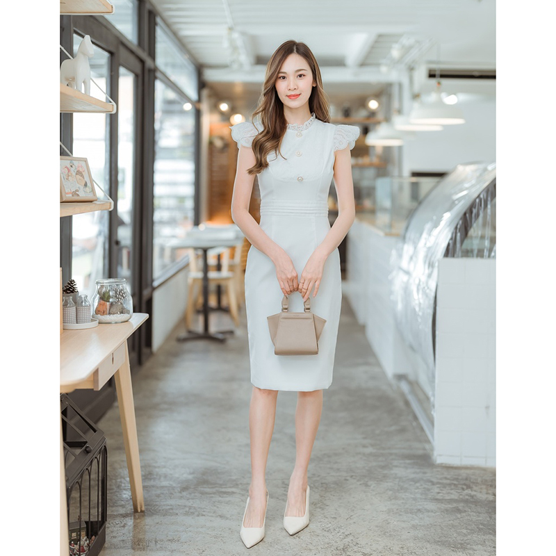 kudapy เดรสสั้นสีขาว/สีชมพู กระโปรงเข้ารูปแขนกุดระบายลูกไม้